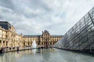 Pyramide et Carrousel du Louvre